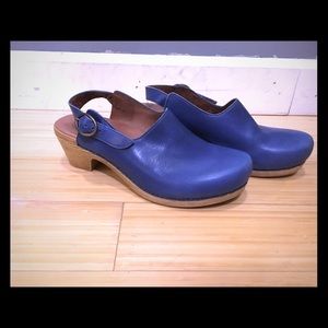 Blue Dansko shoes size 39